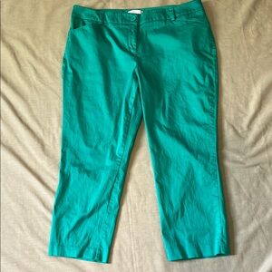 New York & Co Vibrant Green Capri Pants Good Used Condition